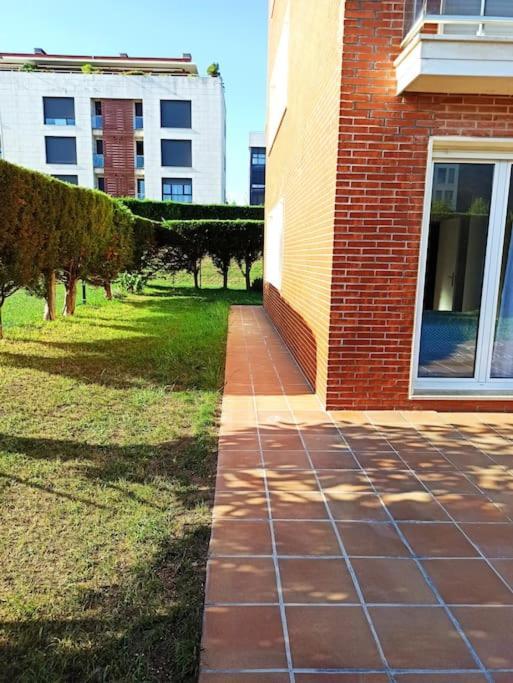 Bajo Con Jardin Privado Lägenhet Santander Exteriör bild
